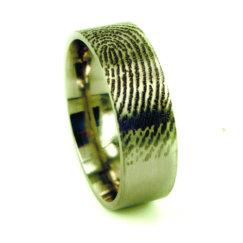 Rechte gouden ring met vingerafdruk