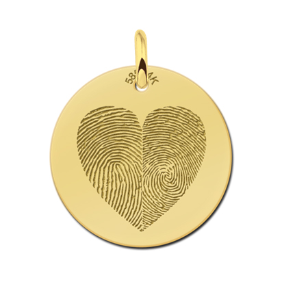 Gouden ronde hanger met twee vingerafdrukken in hartvorm