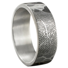 Elegante zilveren vingerafdrukring met smeedprofiel