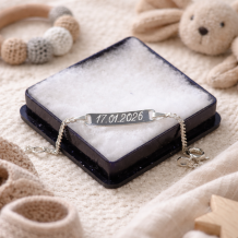 Sierlijk zilver baby armbandje met naam achterzijde