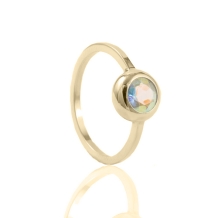 Gouden asring met regenboog topaas 6mm