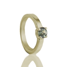 Gouden ring met gesloten askamer en 6mm syntetische Spinel