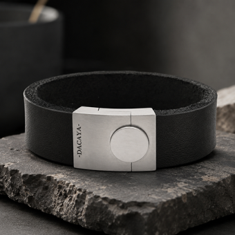 Dacaya donkerbruine leren armband met RVS sluiting en gravure