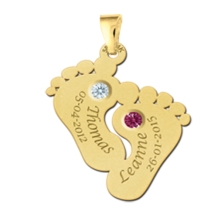 Gouden hanger voetjes met twee geboortestenen en datum