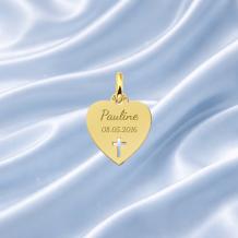 Gouden hart hanger met kruis - communie met naamgravure sfeerbeeld