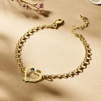 Gouden hartjesarmband met steentje
