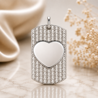 Zilverkleurige ID hanger met hartdetail