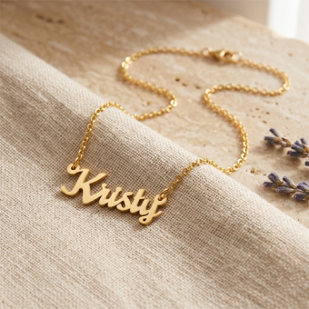 Gouden naamketting voor meisjes met eigen naam