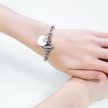 RVS armband met groot hart en klein hart met steentjes erop