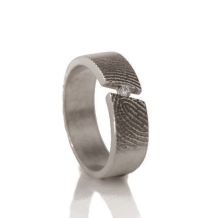 Titanium design afdrukring met gleuf en steen D419