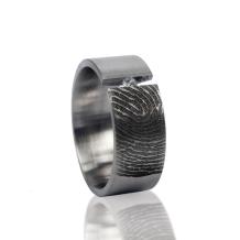 Titanium design afdrukring met gleuf en steen D018