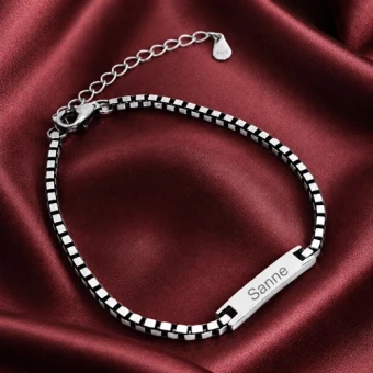Stoer zilveren armbandje met naam of datum gravure