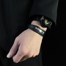Zwarte leren armband met 3 verschillende banden en RVS plaat