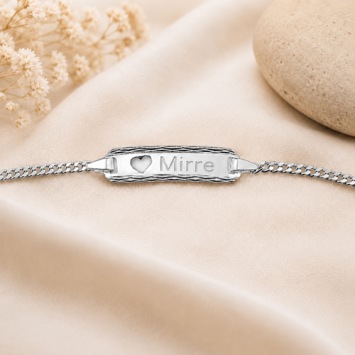 Sierlijk zilver baby armbandje met naam en hartje