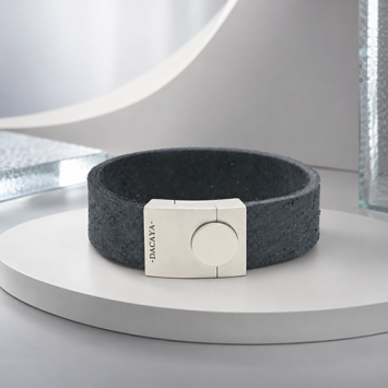 Dacaya donkerblauwe leren armband met RVS sluiting en gravure