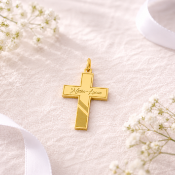Gegraveerd gouden kruis met naam – kinder communie ketting