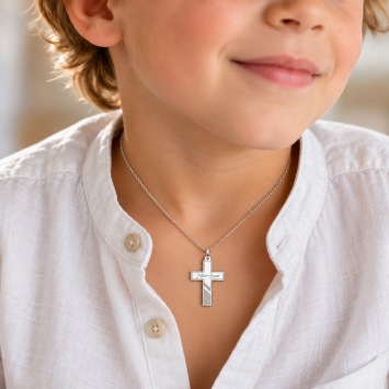 Gegraveerd zilveren kruis met naam – kinder communie ketting