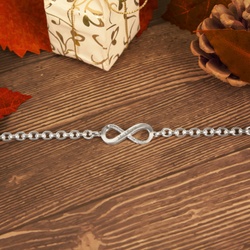 Zilveren infinity armband met zirkonia's