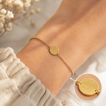 Gouden armband met vingerafdruk rond