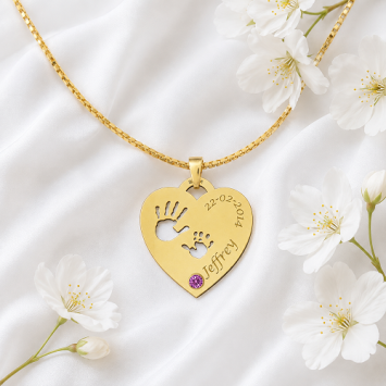 Gouden hanger met handjes naam en geboortesteen