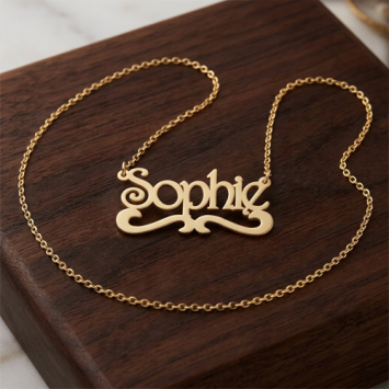 14 karaats gouden naamketting met eigen naam en Figaro ketting