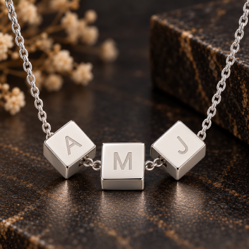 Joy de la Luz ketting met 3 vierkantjes