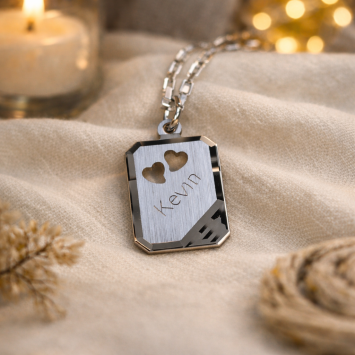 Zilveren ketting hanger rechthoek 12x16mm met 2 hartjes met gravering