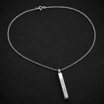 Zilveren naamketting met staafvormige hanger en gravure