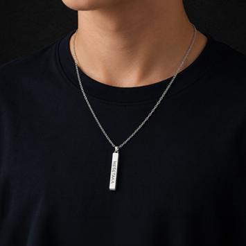 Zilveren naamketting met staafvormige hanger en gravure