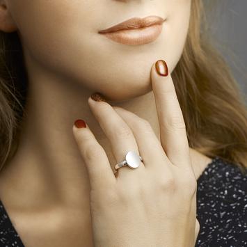 Ovale zilveren zegelring sfeerbeeld