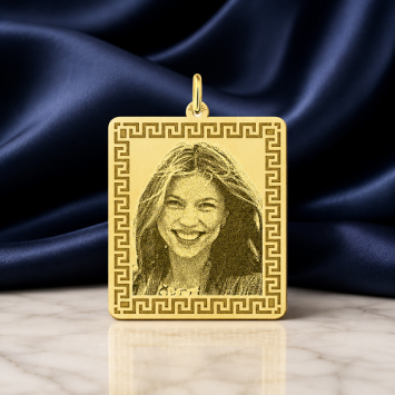 Rechthoekige gouden foto hanger met meander rand