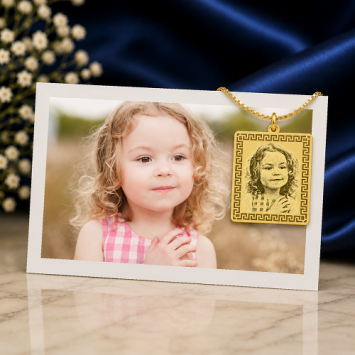 Rechthoekige gouden foto hanger met meander rand