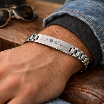 RVS armband met plaat met lettertype Monotype Corsiva