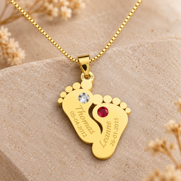 Verguld 925 Sterling zilveren mama sieraad met baby voetjes en twee Swarovski geboortestenen
