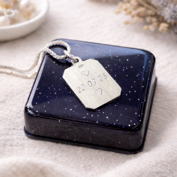 Zilveren ketting hanger graveren met graveren aan de achterzijde