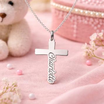 Zilveren Kruis Hanger met Naam – Gepersonaliseerd sfeerbeeld