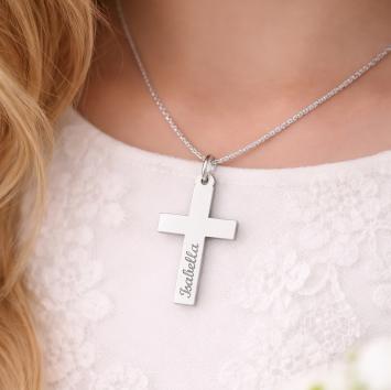 Zilveren kruishanger met naam gravure – gepersonaliseerd communie kruis sfeerbeeld