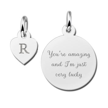 Zilveren minimalistische hanger met letter en tekst